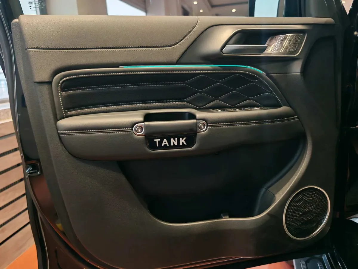 2025 Tank 300 2.0T 252HP L4 9AT PHEV,autocango,china used car exporter,china ev exporter,chinese used car exporter,chinese used ev exporter