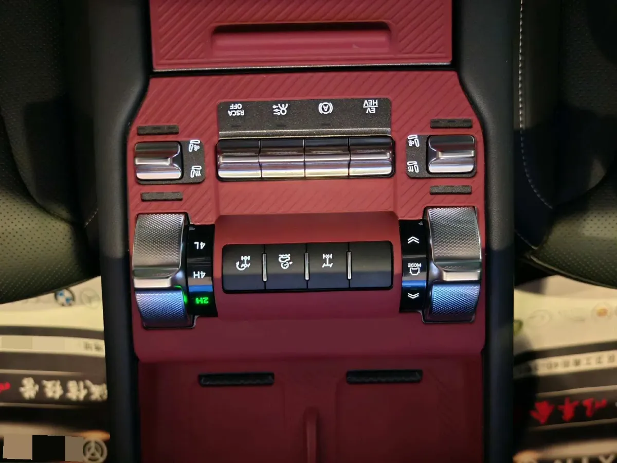 2025 Tank 300 2.0T 252HP L4 9AT PHEV,autocango,china used car exporter,china ev exporter,chinese used car exporter,chinese used ev exporter