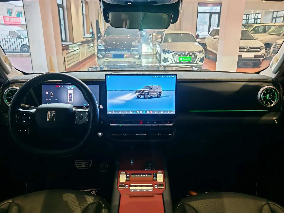 2025 Tank 300 2.0T 252HP L4 9AT PHEV,autocango,china used car exporter,china ev exporter,chinese used car exporter,chinese used ev exporter