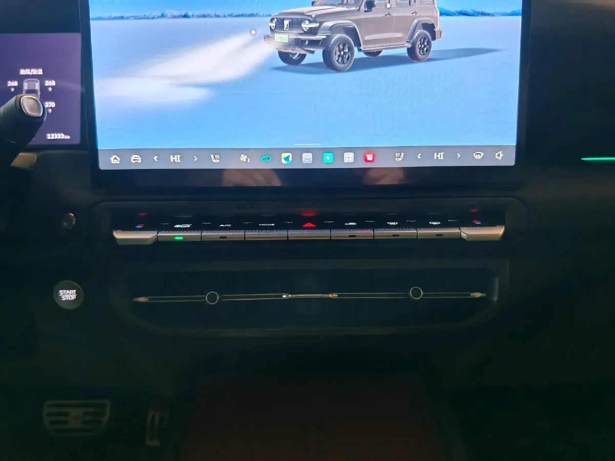 2025 Tank 300 2.0T 252HP L4 9AT PHEV,autocango,china used car exporter,china ev exporter,chinese used car exporter,chinese used ev exporter