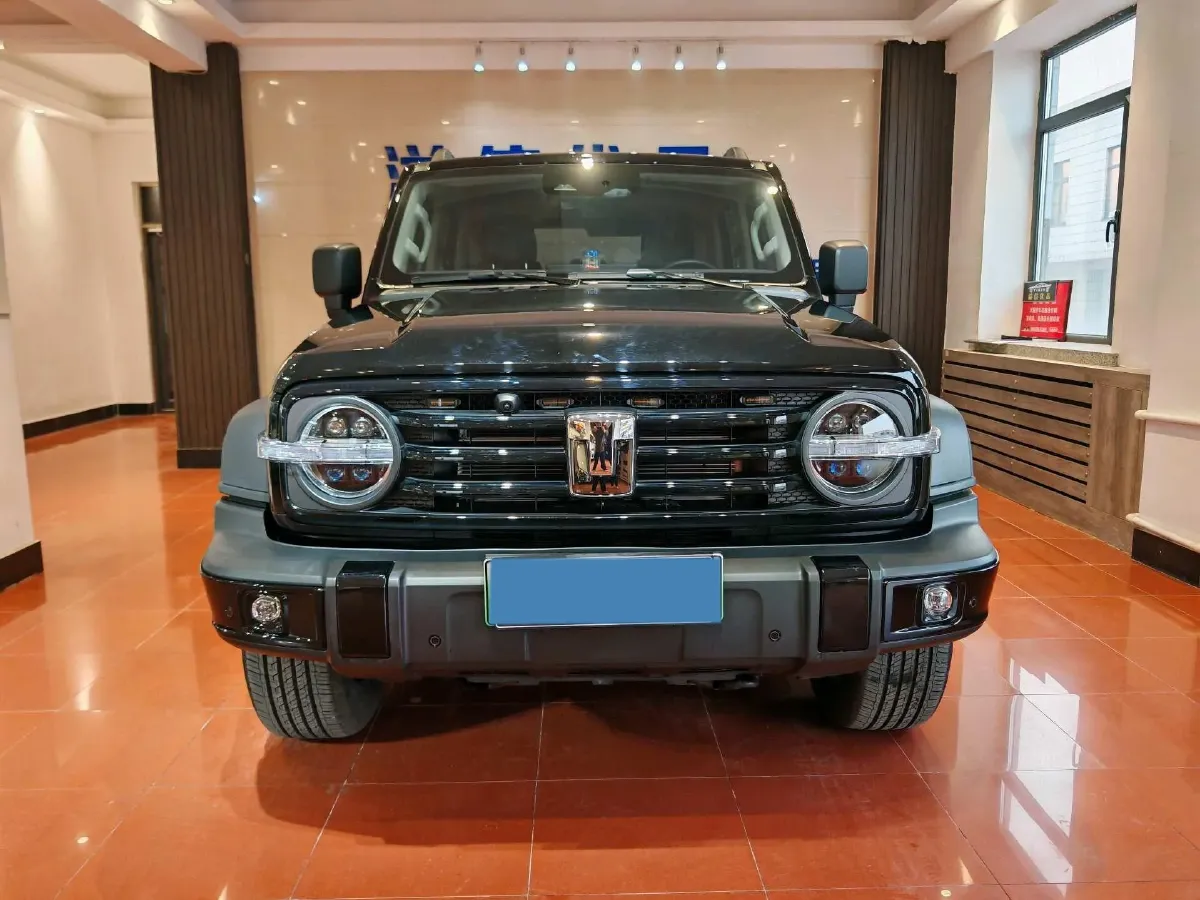 2025 Tank 300 2.0T 252HP L4 9AT PHEV,autocango,china used car exporter,china ev exporter,chinese used car exporter,chinese used ev exporter