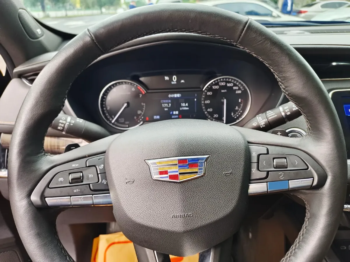 2022 Cadillac XT4 2.0T 237HP L4 9AT,autocango,china used car exporter,china ev exporter,chinese used car exporter,chinese used ev exporter