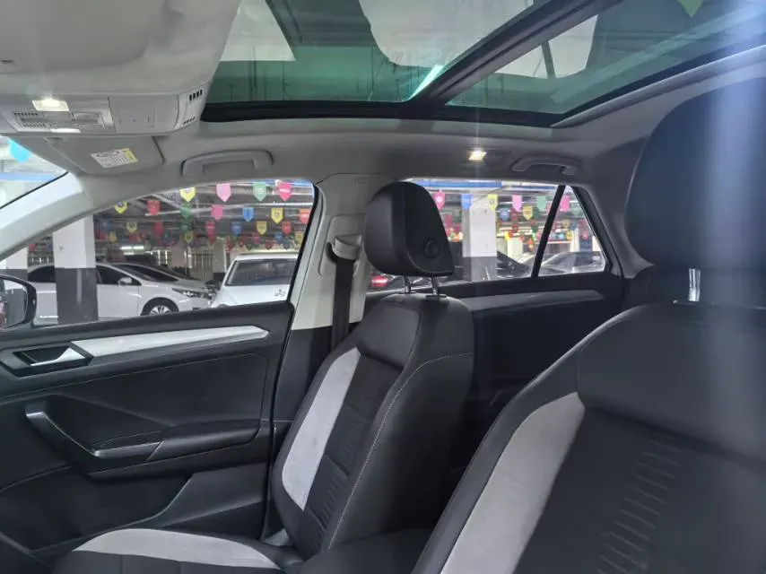 2019 Volkswagen T-Roc 1.4T 131HP L4 7DCT,autocango,china used car exporter,china ev exporter,chinese used car exporter,chinese used ev exporter