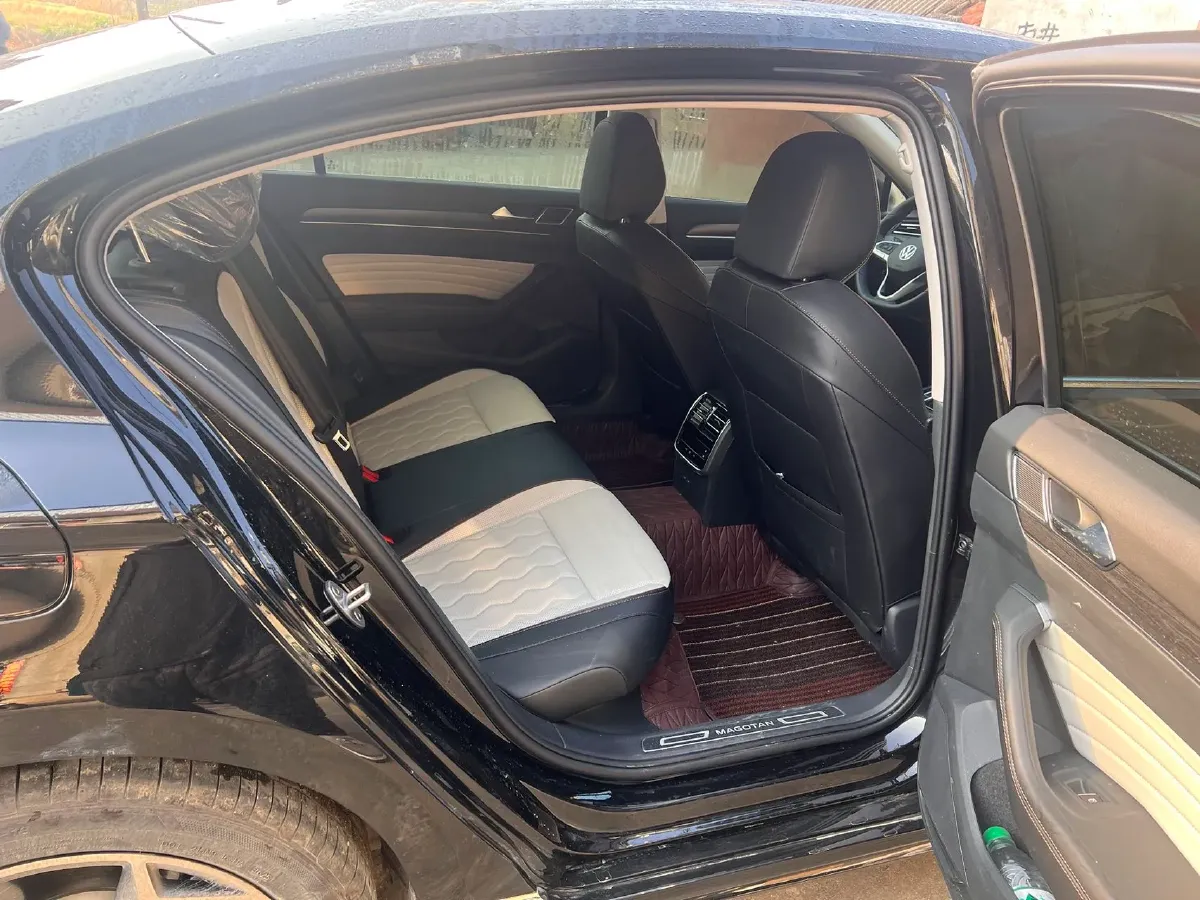 2026 Volkswagen Magotan 2.0T 220HP L4 7DCT,autocango,china used car exporter,china ev exporter,chinese used car exporter,chinese used ev exporter