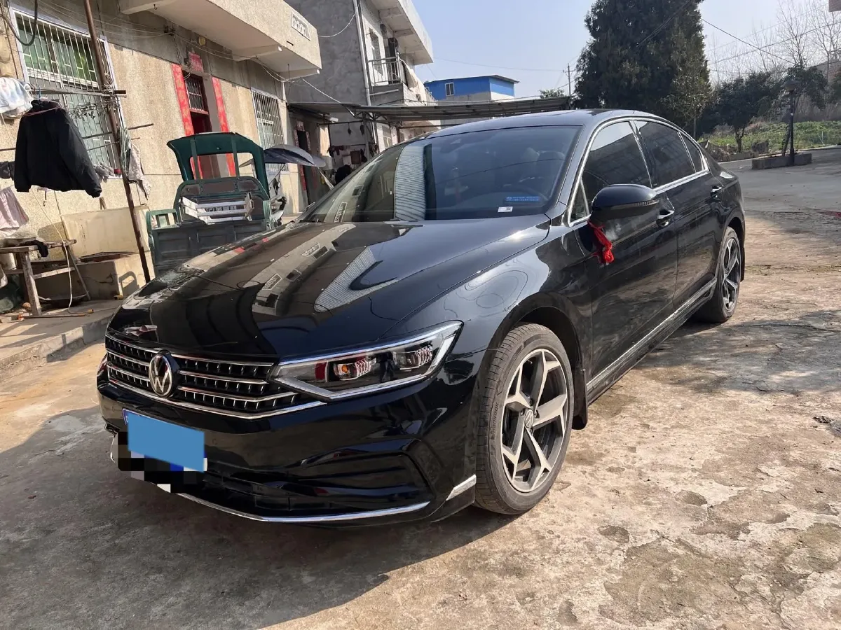 2026 Volkswagen Magotan 2.0T 220HP L4 7DCT,autocango,china used car exporter,china ev exporter,chinese used car exporter,chinese used ev exporter
