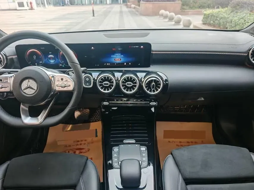 2021 Mercedes-Benz A Class 1.3T 163HP L4 7DCT,autocango,china used car exporter,china ev exporter,chinese used car exporter,chinese used ev exporter