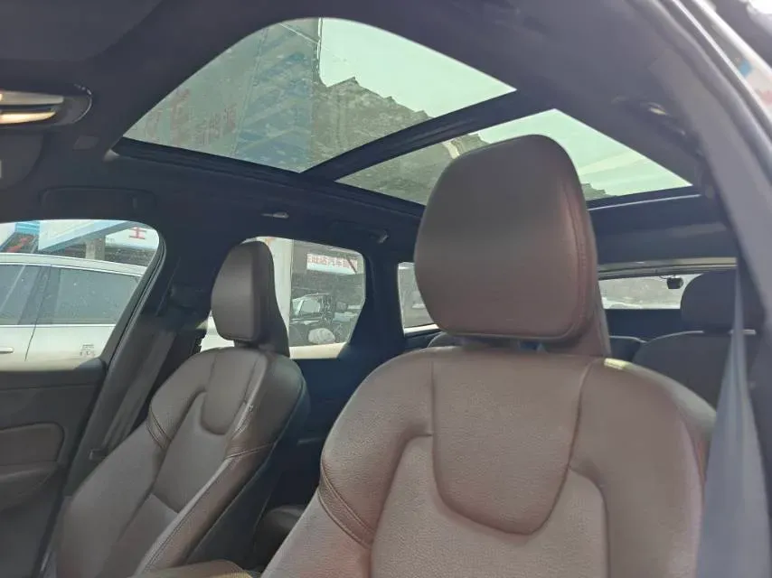 2022 Volvo XC60 2.0T 250HP L4 8AT,autocango,china used car exporter,china ev exporter,chinese used car exporter,chinese used ev exporter