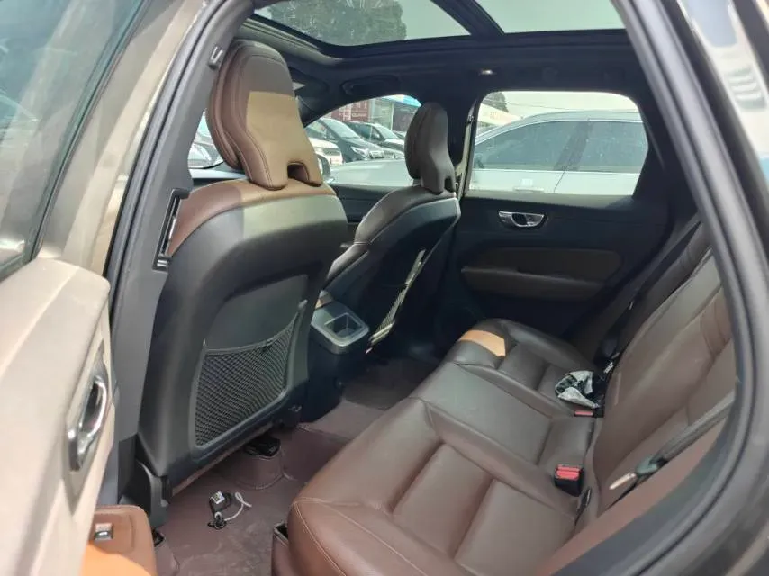 2022 Volvo XC60 2.0T 250HP L4 8AT,autocango,china used car exporter,china ev exporter,chinese used car exporter,chinese used ev exporter