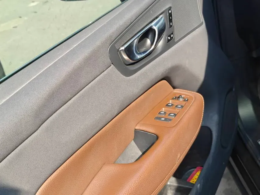 2022 Volvo XC60 2.0T 250HP L4 8AT,autocango,china used car exporter,china ev exporter,chinese used car exporter,chinese used ev exporter