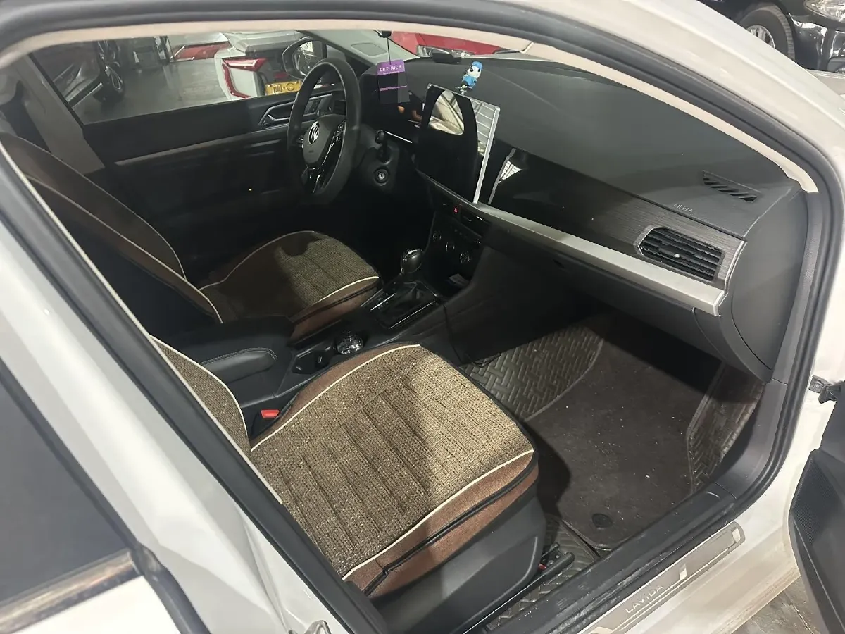 2022 Bestune B70 2.0T 224HP L4 6AT,autocango,china used car exporter,china ev exporter,chinese used car exporter,chinese used ev exporter