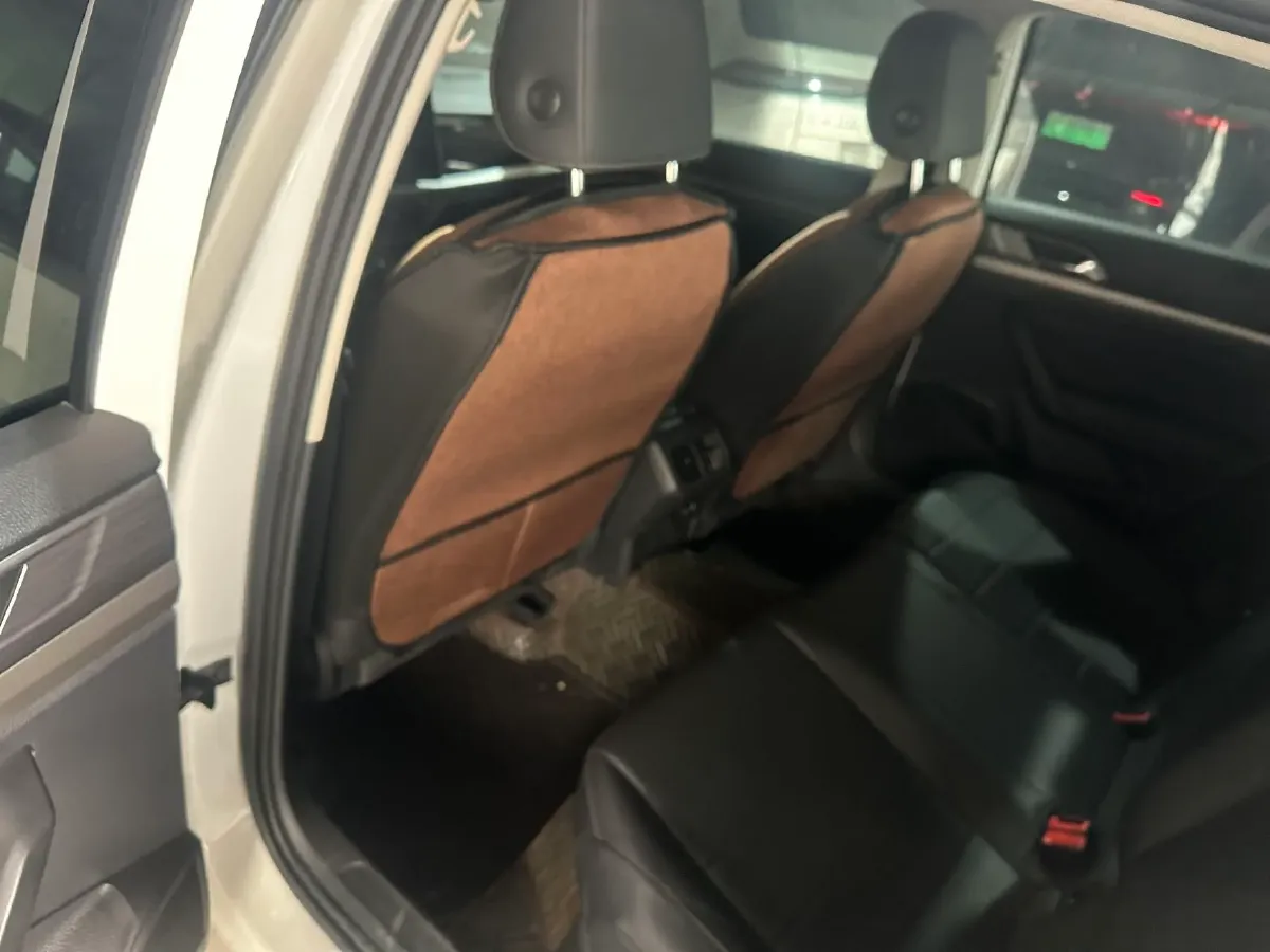 2022 Bestune B70 2.0T 224HP L4 6AT,autocango,china used car exporter,china ev exporter,chinese used car exporter,chinese used ev exporter