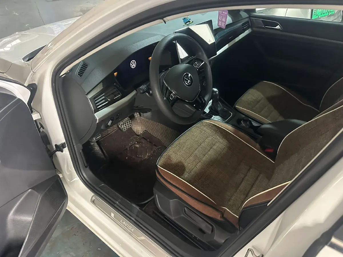 2022 Bestune B70 2.0T 224HP L4 6AT,autocango,china used car exporter,china ev exporter,chinese used car exporter,chinese used ev exporter