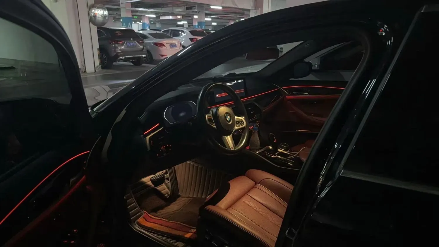 2021 BMW 5 Series 2.0T 252HP L4 8AT,autocango,china used car exporter,china ev exporter,chinese used car exporter,chinese used ev exporter