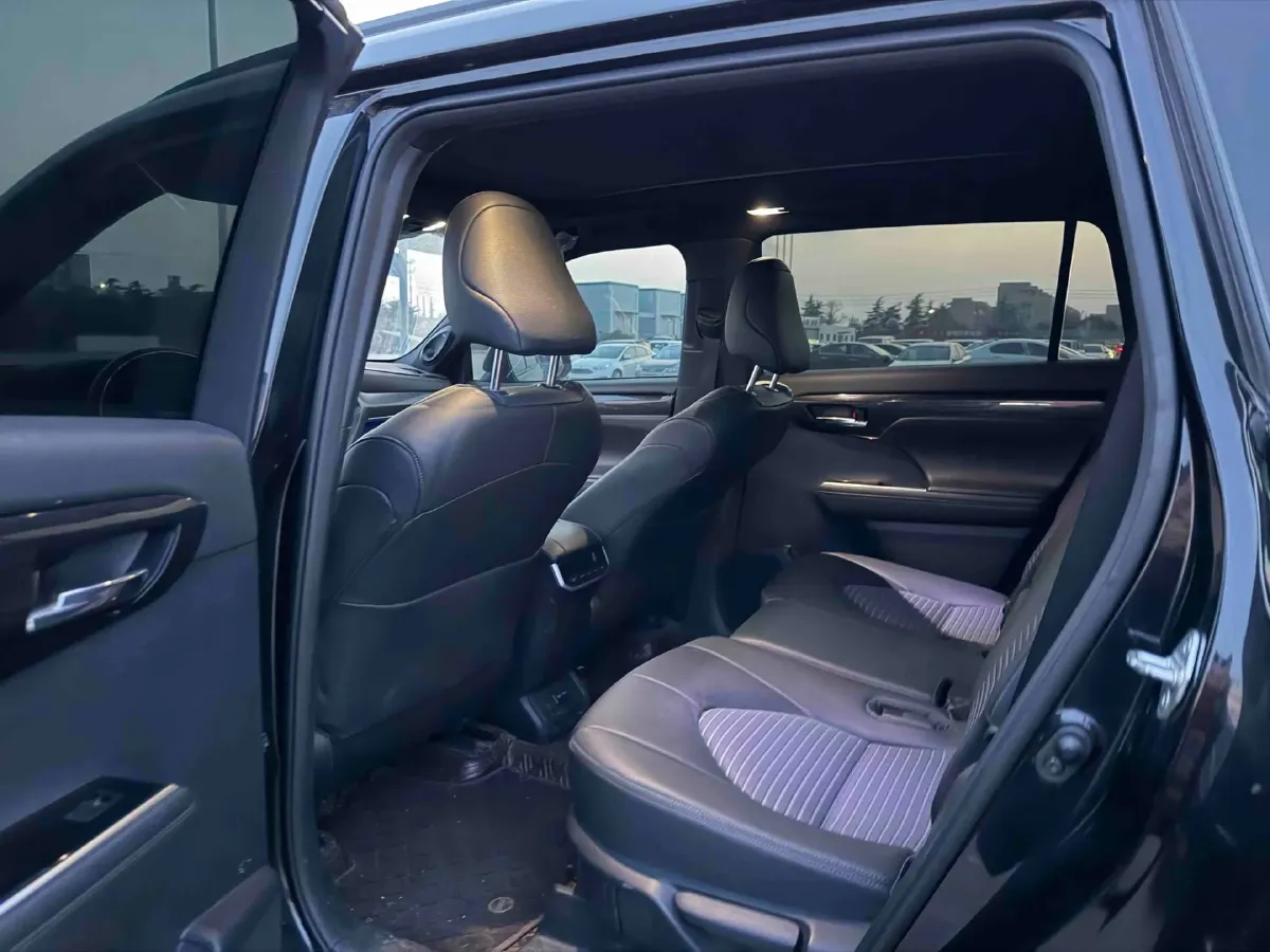 2022 Toyota Crown Kluger 2.0T 248HP L4 8AT,autocango,china used car exporter,china ev exporter,chinese used car exporter,chinese used ev exporter