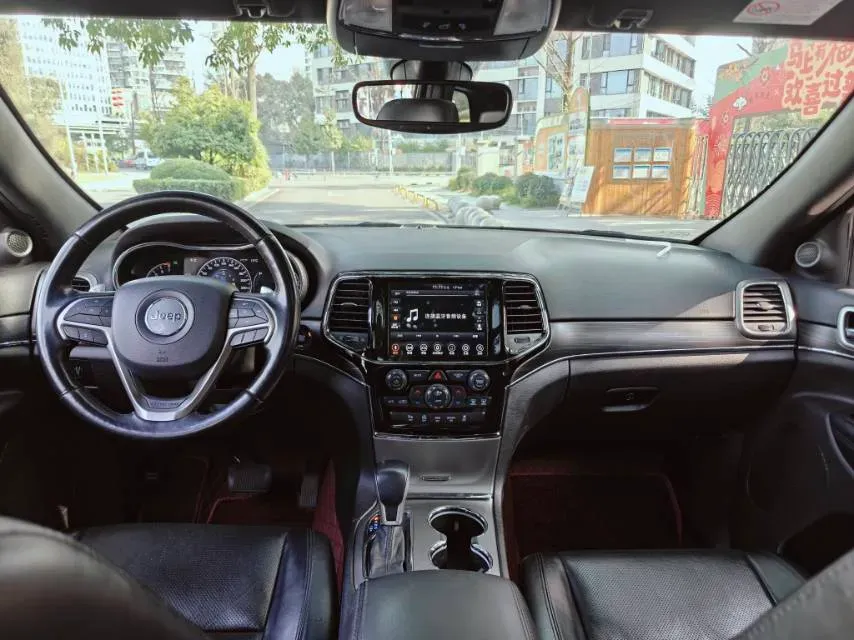 2020 Jeep Grand Cherokee 3.0L 234HP V6 8AT,autocango,china used car exporter,china ev exporter,chinese used car exporter,chinese used ev exporter