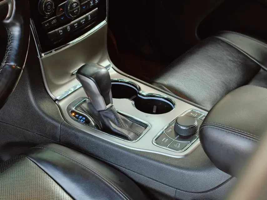 2020 Jeep Grand Cherokee 3.0L 234HP V6 8AT,autocango,china used car exporter,china ev exporter,chinese used car exporter,chinese used ev exporter