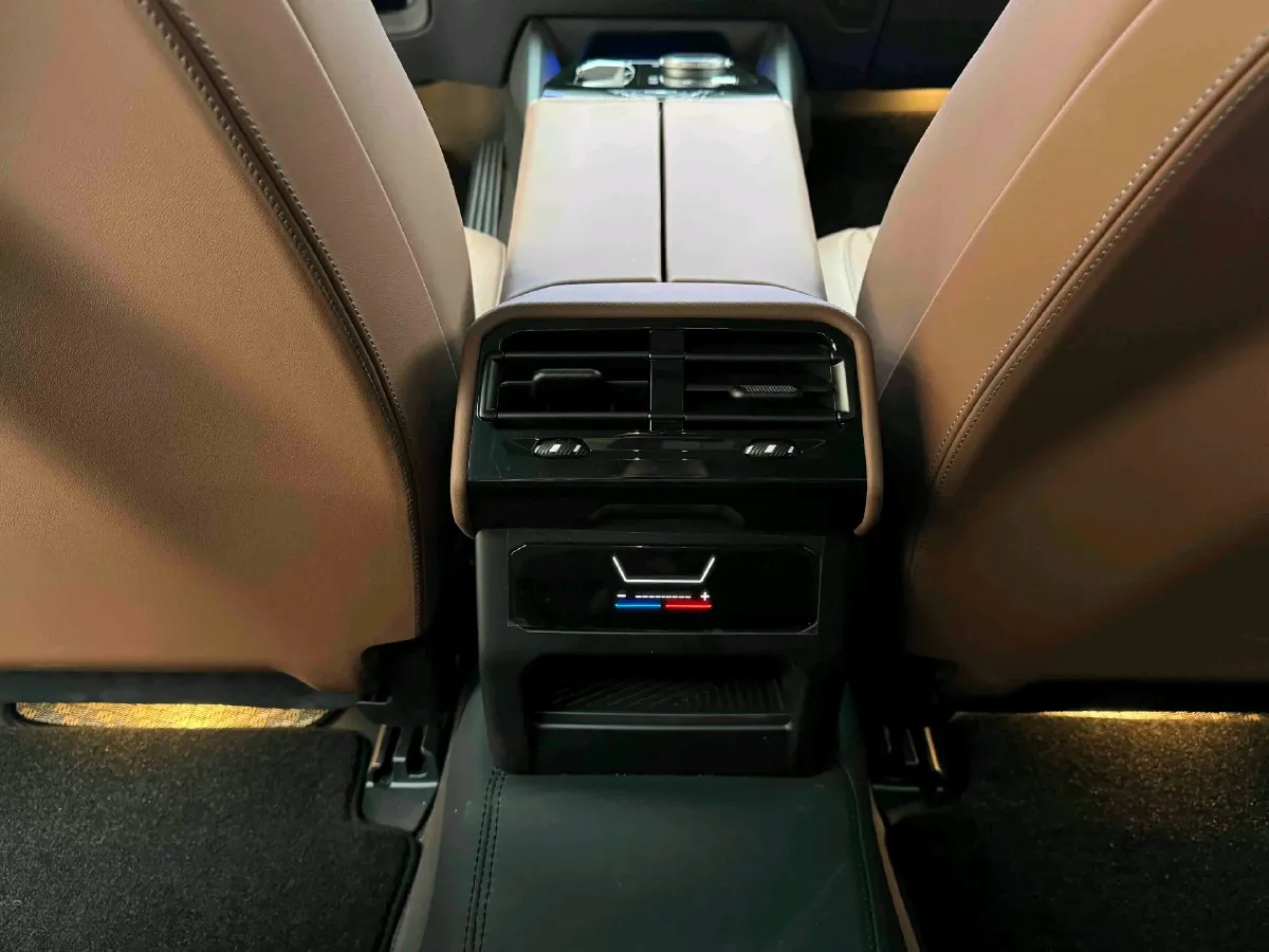 2025 BMW 5 Series 2.0T 190HP L4 8AT,autocango,china used car exporter,china ev exporter,chinese used car exporter,chinese used ev exporter