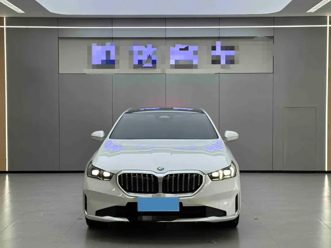 2025 BMW 5 Series 2.0T 190HP L4 8AT,autocango,china used car exporter,china ev exporter,chinese used car exporter,chinese used ev exporter