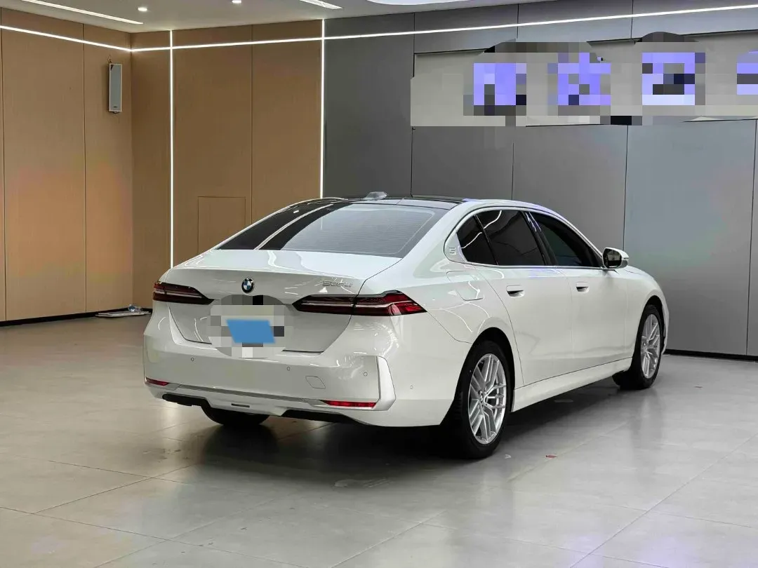 2025 BMW 5 Series 2.0T 190HP L4 8AT,autocango,china used car exporter,china ev exporter,chinese used car exporter,chinese used ev exporter