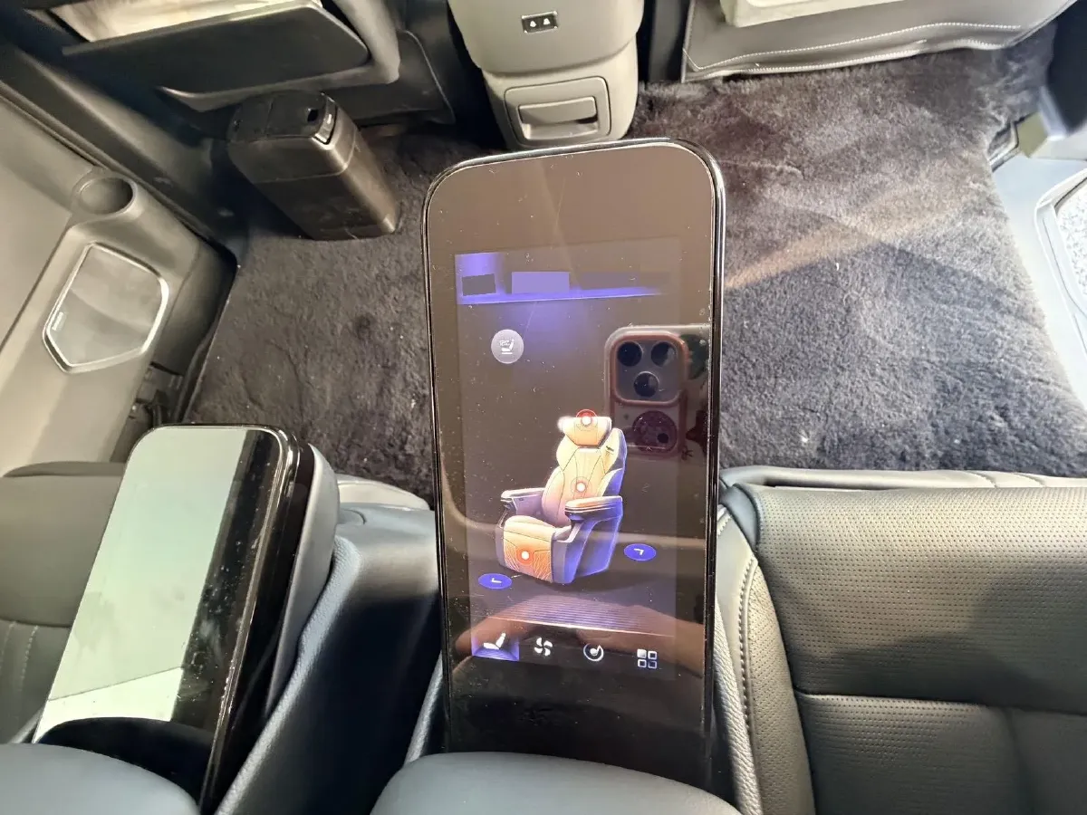 2023 HongQi HQ9 2.0T 252HP L4 8AT,autocango,china used car exporter,china ev exporter,chinese used car exporter,chinese used ev exporter