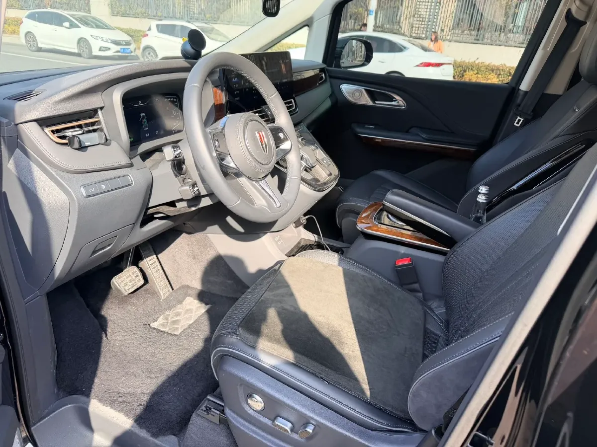 2023 HongQi HQ9 2.0T 252HP L4 8AT,autocango,china used car exporter,china ev exporter,chinese used car exporter,chinese used ev exporter