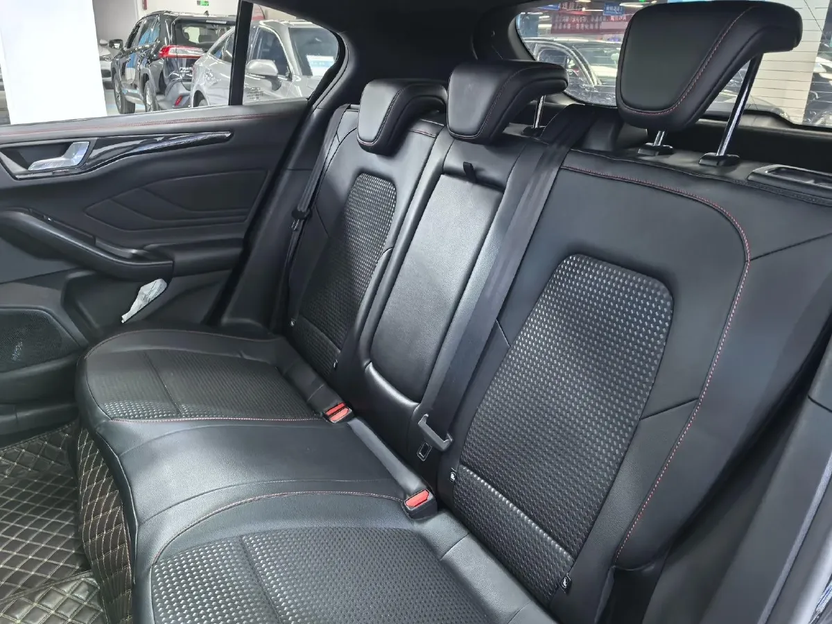 2021 Ford Focus 1.5T 174HP L3 8AT,autocango,china used car exporter,china ev exporter,chinese used car exporter,chinese used ev exporter