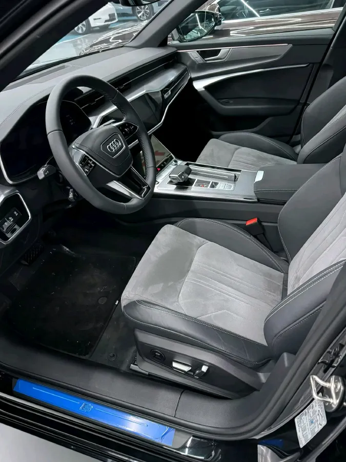 2024 Audi A6L 2.0T 245HP L4 7DCT,autocango,china used car exporter,china ev exporter,chinese used car exporter,chinese used ev exporter