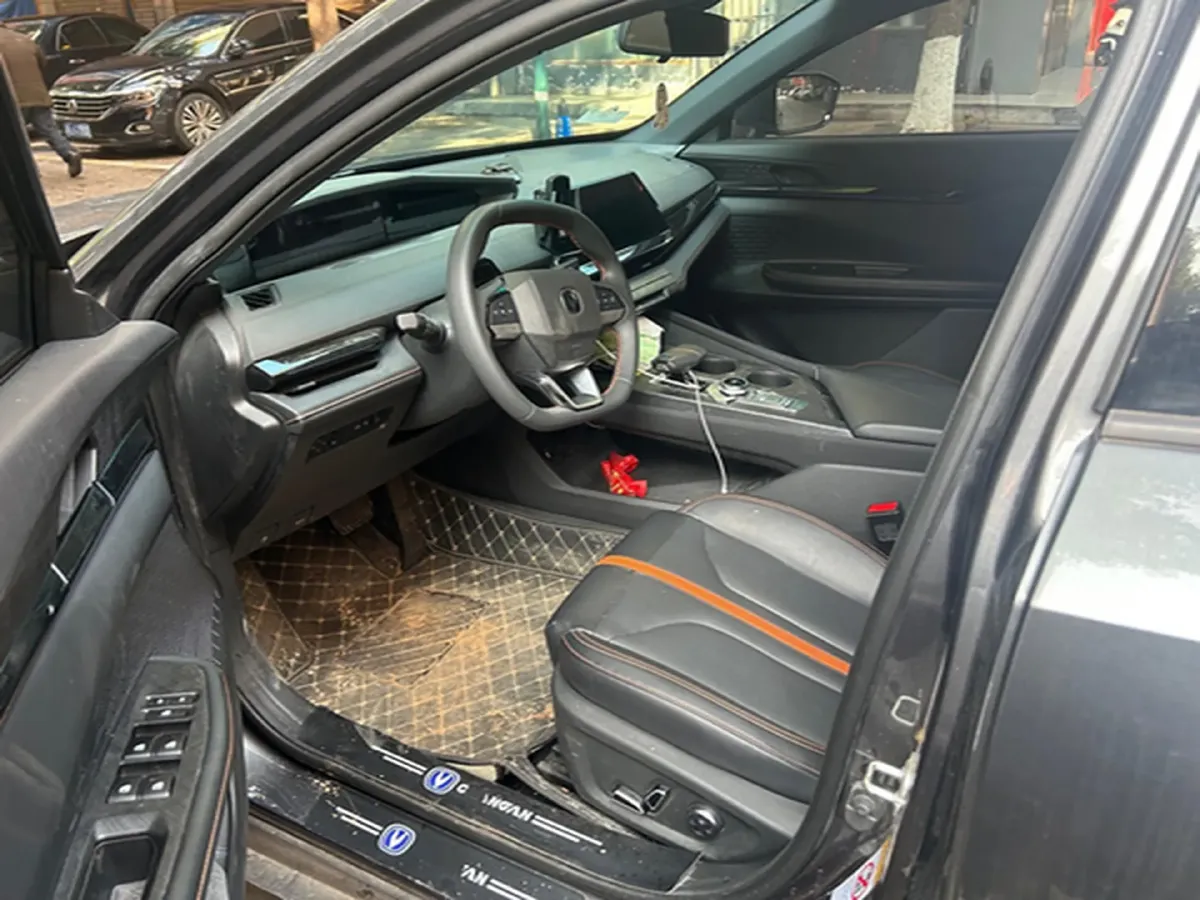 2024 ChangAn UNI-V 1.5T 188HP L4 7DCT,autocango,china used car exporter,china ev exporter,chinese used car exporter,chinese used ev exporter