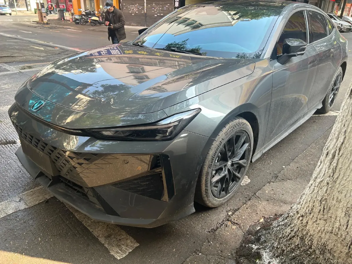 2024 ChangAn UNI-V 1.5T 188HP L4 7DCT,autocango,china used car exporter,china ev exporter,chinese used car exporter,chinese used ev exporter