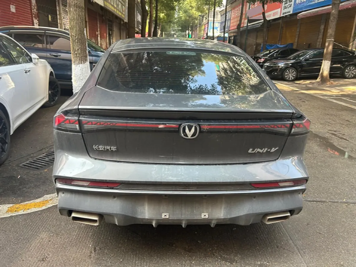 2024 ChangAn UNI-V 1.5T 188HP L4 7DCT,autocango,china used car exporter,china ev exporter,chinese used car exporter,chinese used ev exporter