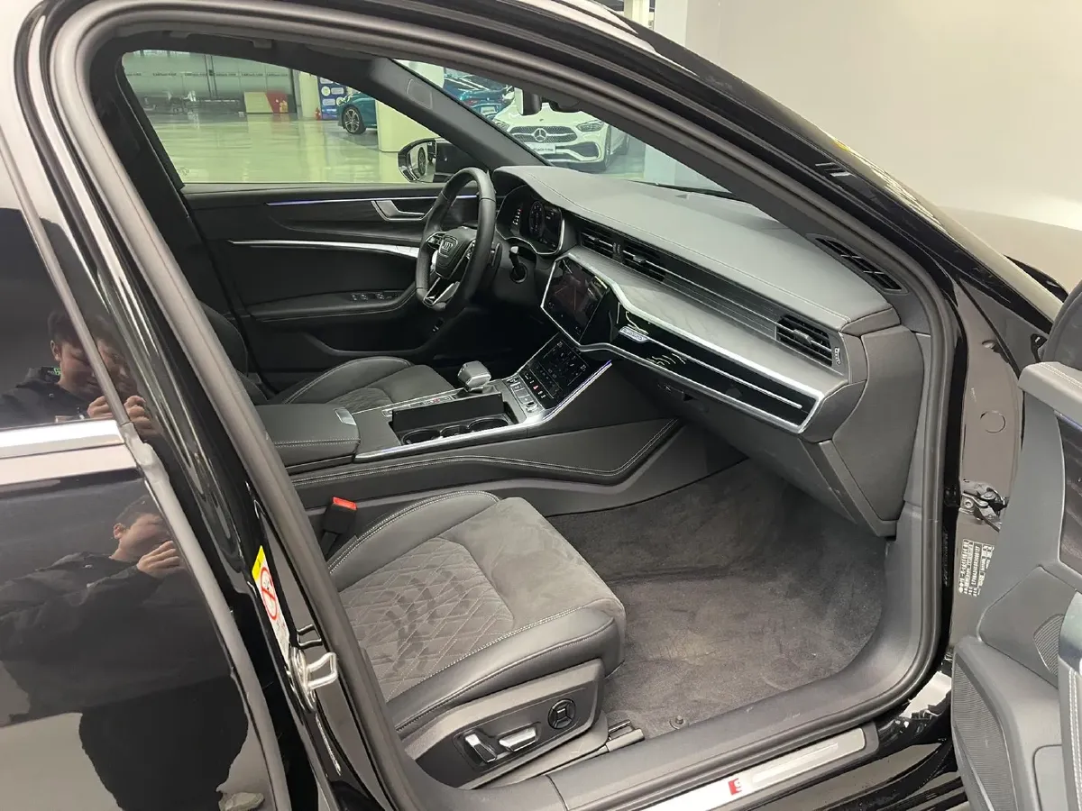 2024 Audi A6L 3.0T 340HP V6 7DCT,autocango,china used car exporter,china ev exporter,chinese used car exporter,chinese used ev exporter