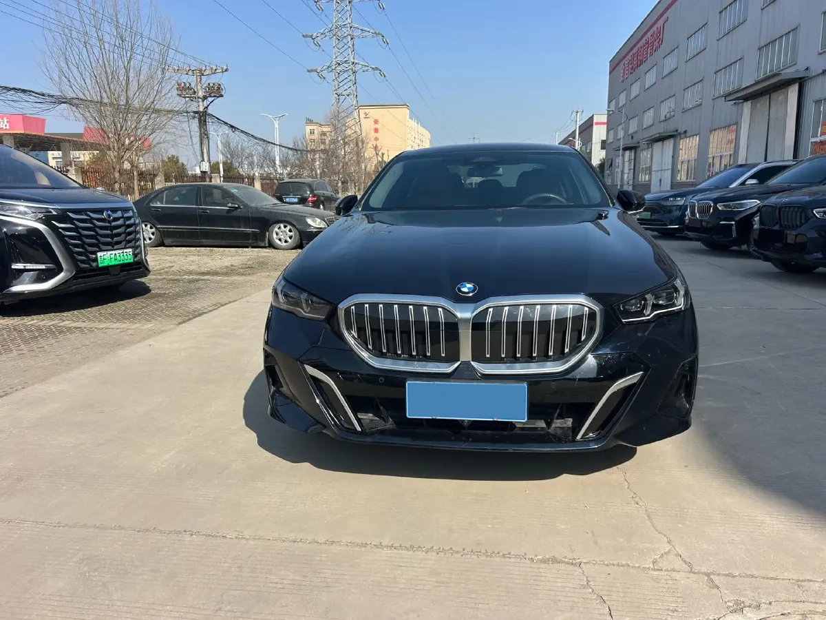 2024 BMW 5 Series 2.0T 190HP L4 8AT,autocango,china used car exporter,china ev exporter,chinese used car exporter,chinese used ev exporter