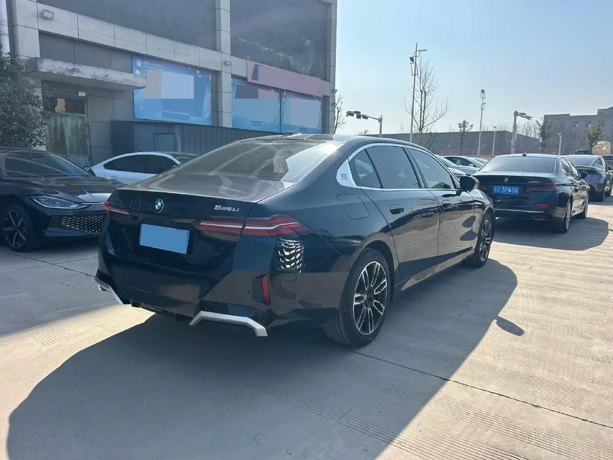 2024 BMW 5 Series 2.0T 190HP L4 8AT,autocango,china used car exporter,china ev exporter,chinese used car exporter,chinese used ev exporter