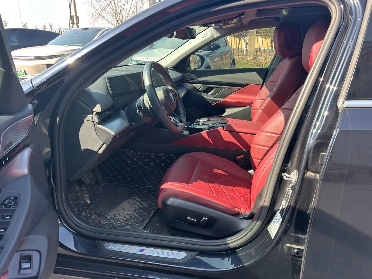 2024 BMW 5 Series 2.0T 190HP L4 8AT,autocango,china used car exporter,china ev exporter,chinese used car exporter,chinese used ev exporter