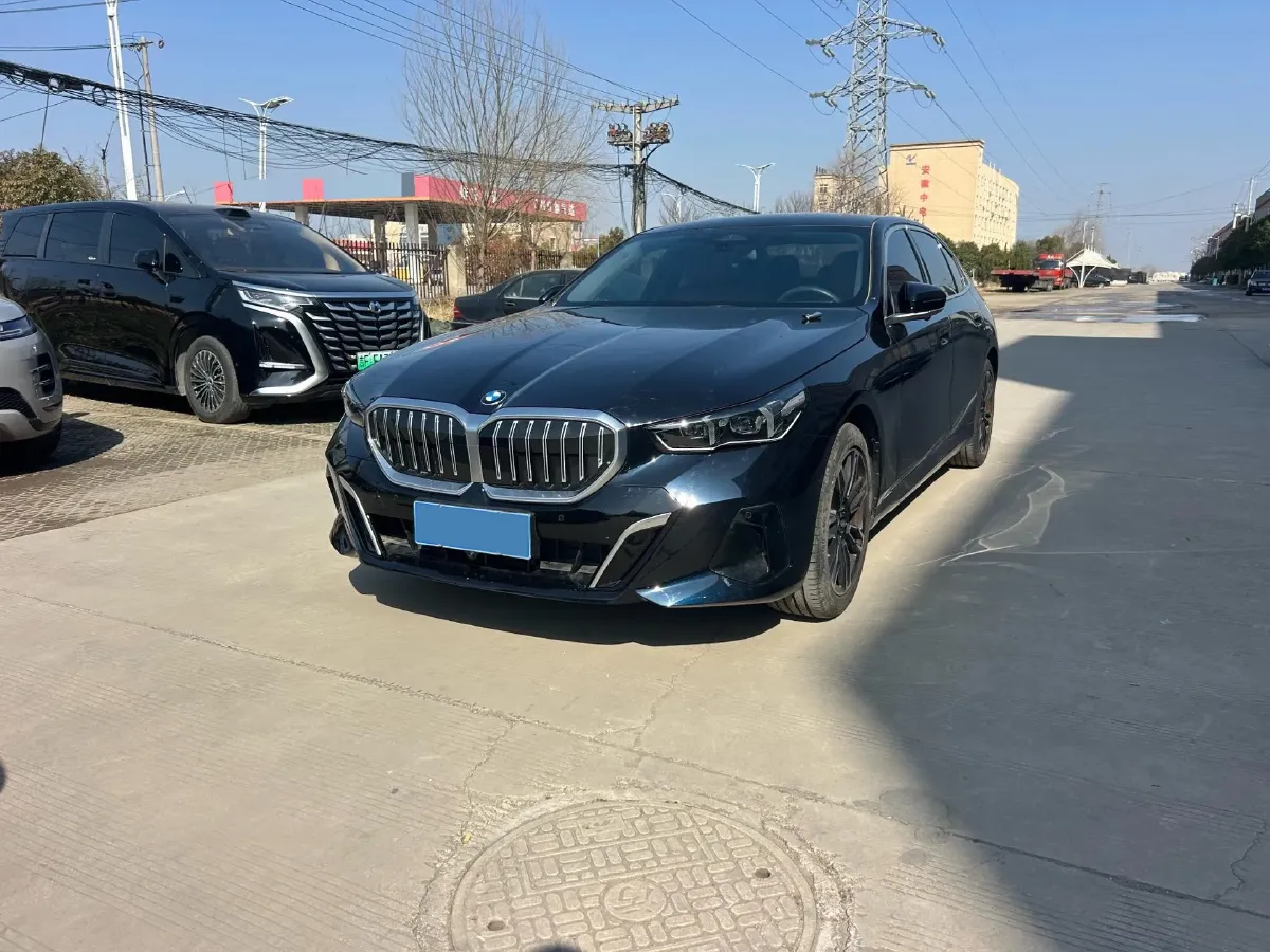 2024 BMW 5 Series 2.0T 190HP L4 8AT,autocango,china used car exporter,china ev exporter,chinese used car exporter,chinese used ev exporter