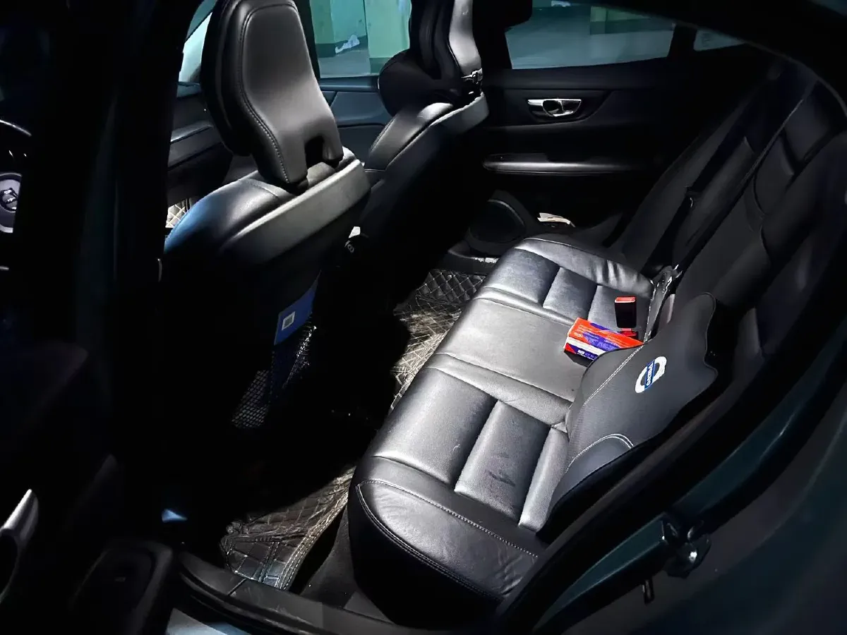 2020 Volvo S60 2.0T 163HP L4 8AT,autocango,china used car exporter,china ev exporter,chinese used car exporter,chinese used ev exporter