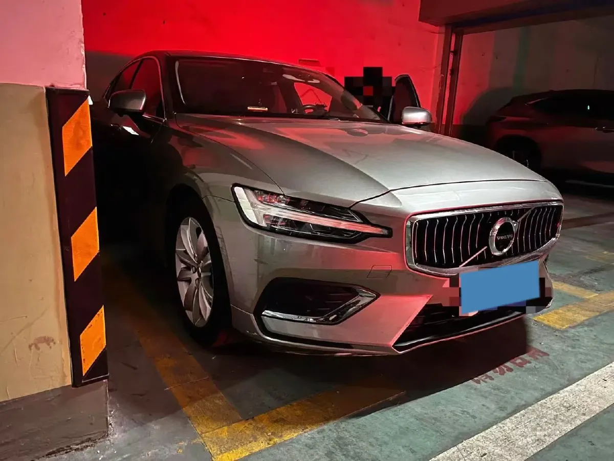 2020 Volvo S60 2.0T 163HP L4 8AT,autocango,china used car exporter,china ev exporter,chinese used car exporter,chinese used ev exporter