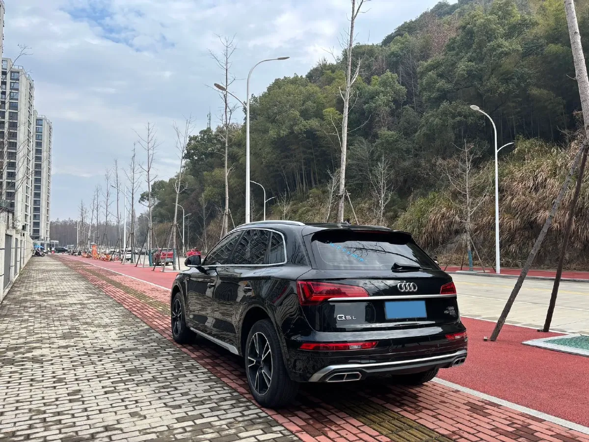 2021 Audi Q5L 2.0T 190HP L4 7DCT,autocango,china used car exporter,china ev exporter,chinese used car exporter,chinese used ev exporter