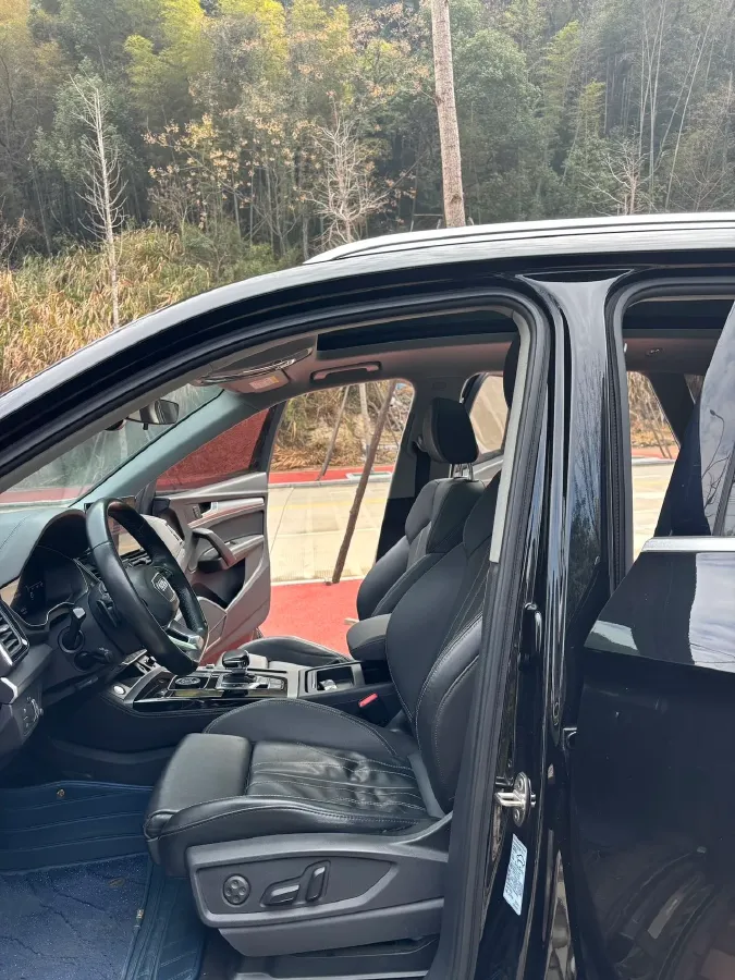 2021 Audi Q5L 2.0T 190HP L4 7DCT,autocango,china used car exporter,china ev exporter,chinese used car exporter,chinese used ev exporter