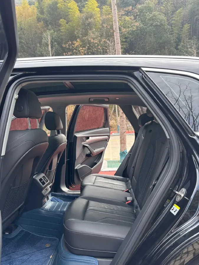 2021 Audi Q5L 2.0T 190HP L4 7DCT,autocango,china used car exporter,china ev exporter,chinese used car exporter,chinese used ev exporter