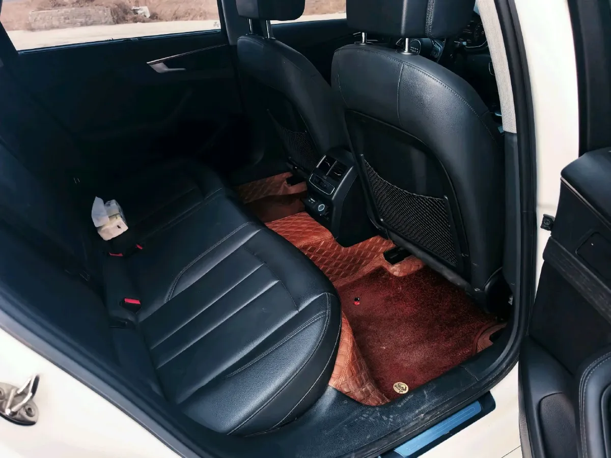 2022 Audi A4L 2.0T 190HP L4 7DCT,autocango,china used car exporter,china ev exporter,chinese used car exporter,chinese used ev exporter