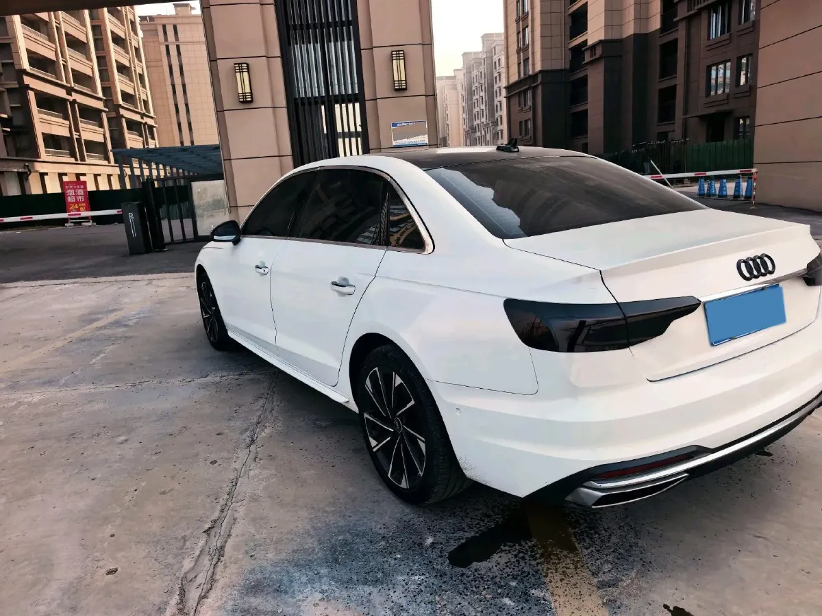 2022 Audi A4L 2.0T 190HP L4 7DCT,autocango,china used car exporter,china ev exporter,chinese used car exporter,chinese used ev exporter