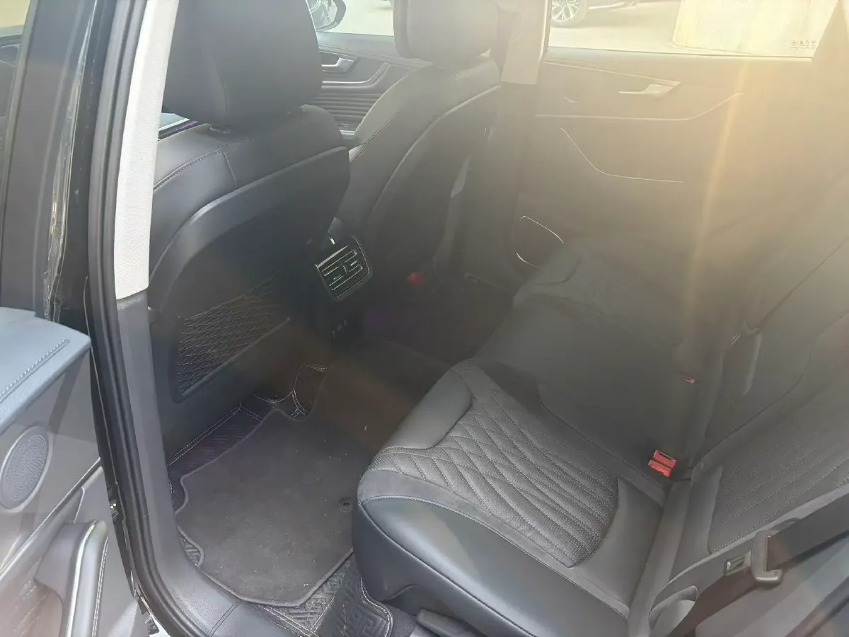 2023 HongQi HS5 2.0T 252HP L4 8AT,autocango,china used car exporter,china ev exporter,chinese used car exporter,chinese used ev exporter