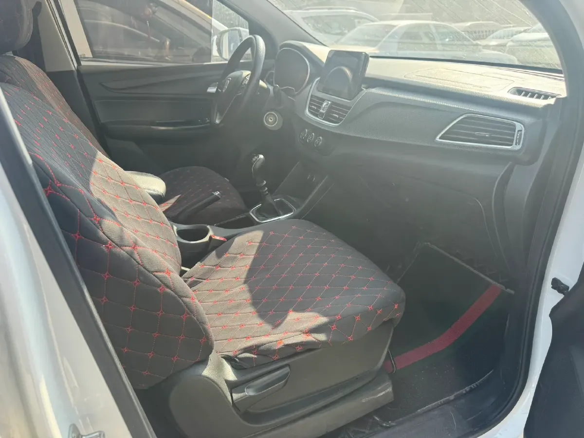 2019 BaoJun 730 1.5L 105HP L4 6MT,autocango,china used car exporter,china ev exporter,chinese used car exporter,chinese used ev exporter