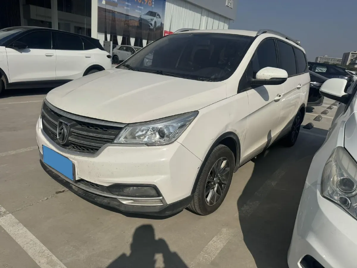 2019 BaoJun 730 1.5L 105HP L4 6MT,autocango,china used car exporter,china ev exporter,chinese used car exporter,chinese used ev exporter