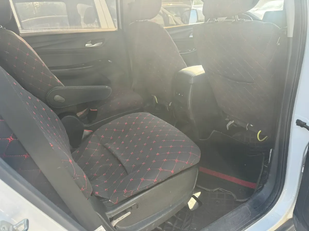 2019 BaoJun 730 1.5L 105HP L4 6MT,autocango,china used car exporter,china ev exporter,chinese used car exporter,chinese used ev exporter