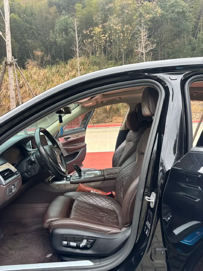 2021 BMW 7 Series 3.0T 340HP L6 8AT,autocango,china used car exporter,china ev exporter,chinese used car exporter,chinese used ev exporter