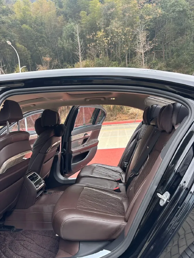 2021 BMW 7 Series 3.0T 340HP L6 8AT,autocango,china used car exporter,china ev exporter,chinese used car exporter,chinese used ev exporter