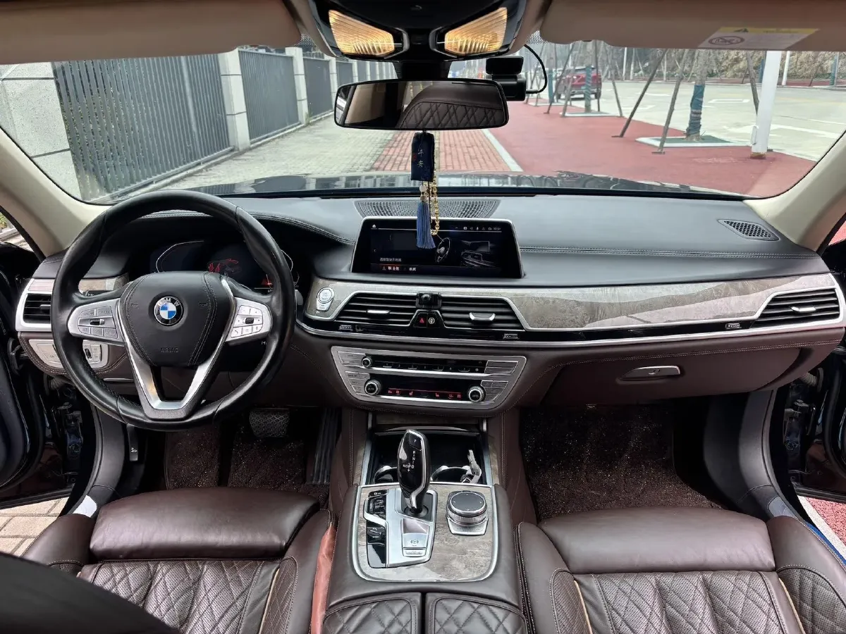 2021 BMW 7 Series 3.0T 340HP L6 8AT,autocango,china used car exporter,china ev exporter,chinese used car exporter,chinese used ev exporter