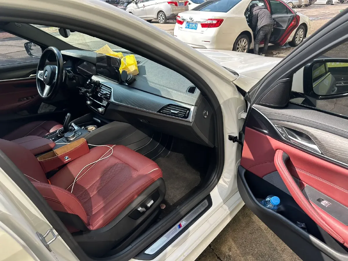 2021 BMW 5 Series 2.0T 252HP L4 8AT,autocango,china used car exporter,china ev exporter,chinese used car exporter,chinese used ev exporter